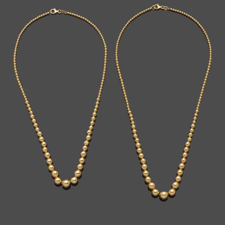 Deux COLLIERS "marseillais" en or jaune (750‰) composé de perles d'or poli, en…