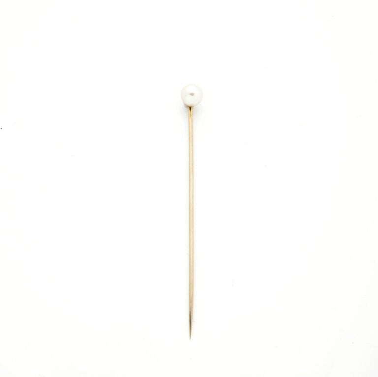 Epingle à chapeau en or gris (750) ornée d'une perle de culture - Poids brut :…