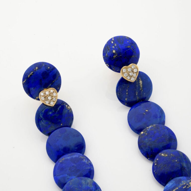 FARAH - Longue paire de PENDANTS d'OREILLES composés de huit perles plates de l…