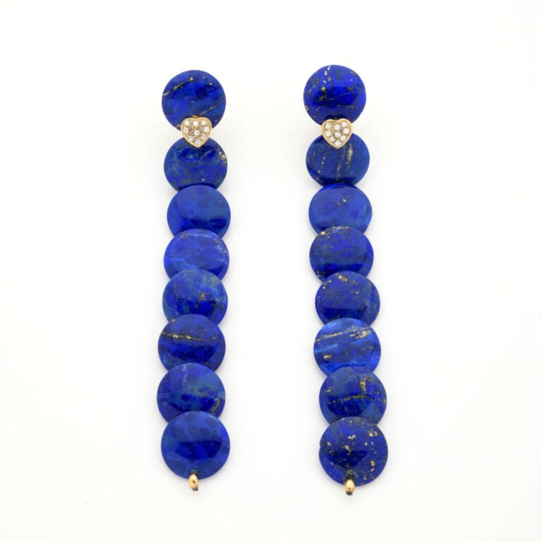 FARAH - Longue paire de PENDANTS d'OREILLES composés de huit perles plates de l…