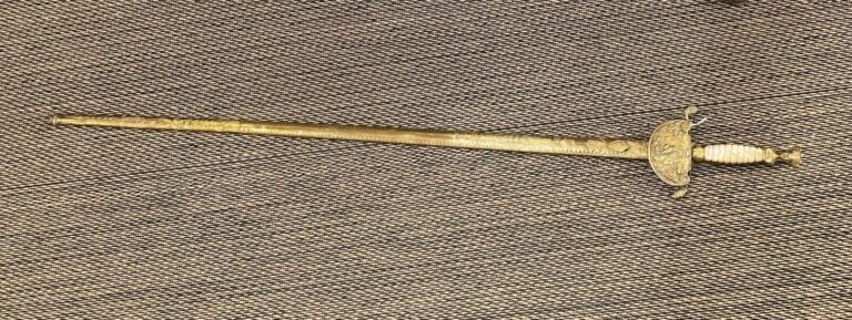Glaive de cérémonie. Coquille aux armes du Mexique. Fusée en nacre filigranée.…