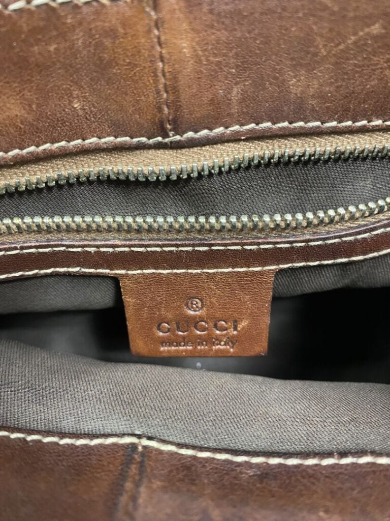 GUCCI - Sac à main « Horsebit » en peau et cuir marron, bijouterie dorée, porté…