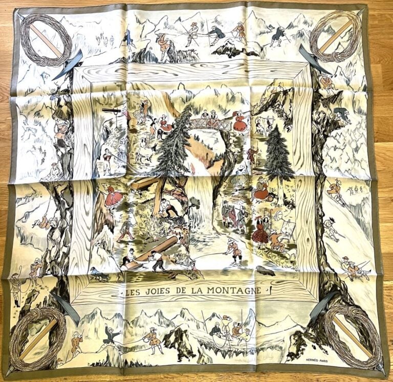 HERMES - Carré de soie "Les joies de la Montagne". 90 x 90 cm.