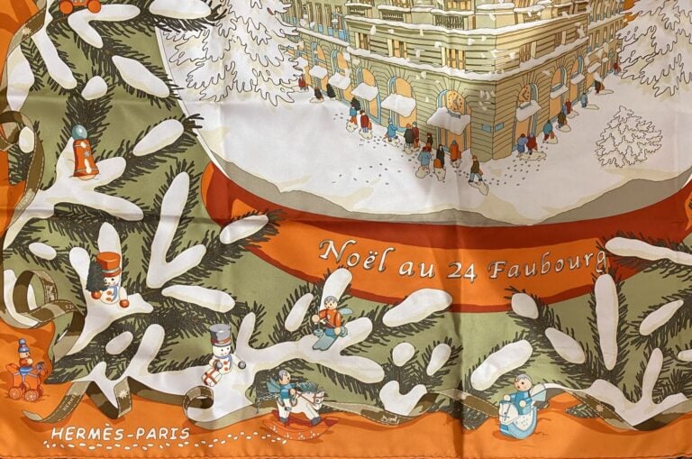 HERMES Paris - Carré en twill de soie titré "Noël au 24 Faubourg" d'après Dimit…