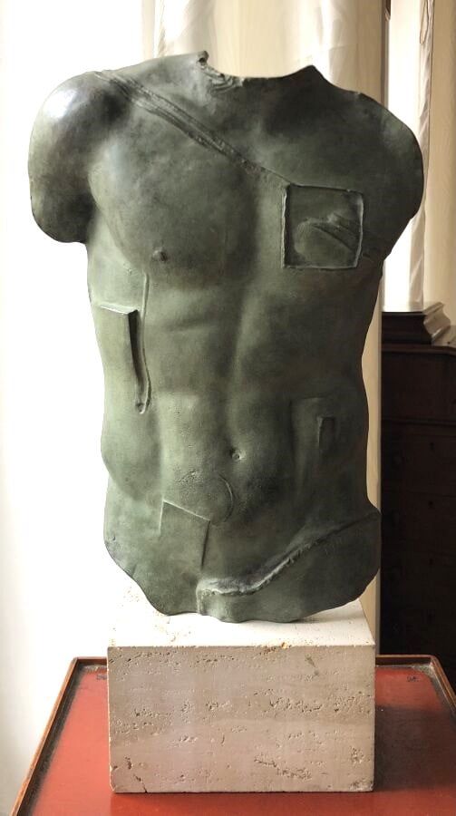 Igor MITORAJ (1944-2014) - Persée, bronze à patine verte sur socle en travertin…