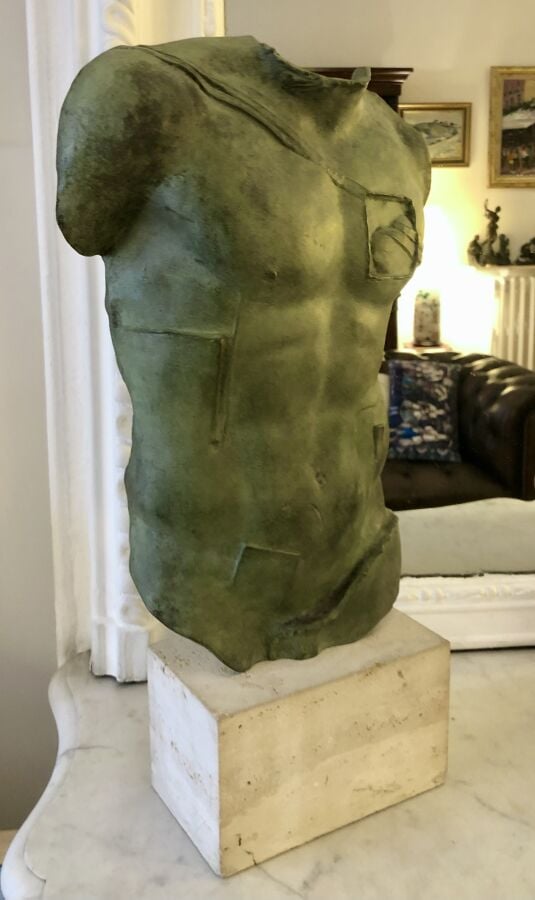 Igor MITORAJ (1944-2014) - Persée, bronze à patine verte sur socle en travertin…