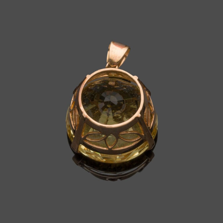 Important PENDENTIF en or rose (585‰) 14 carats, serti d'une citrine de forme r…