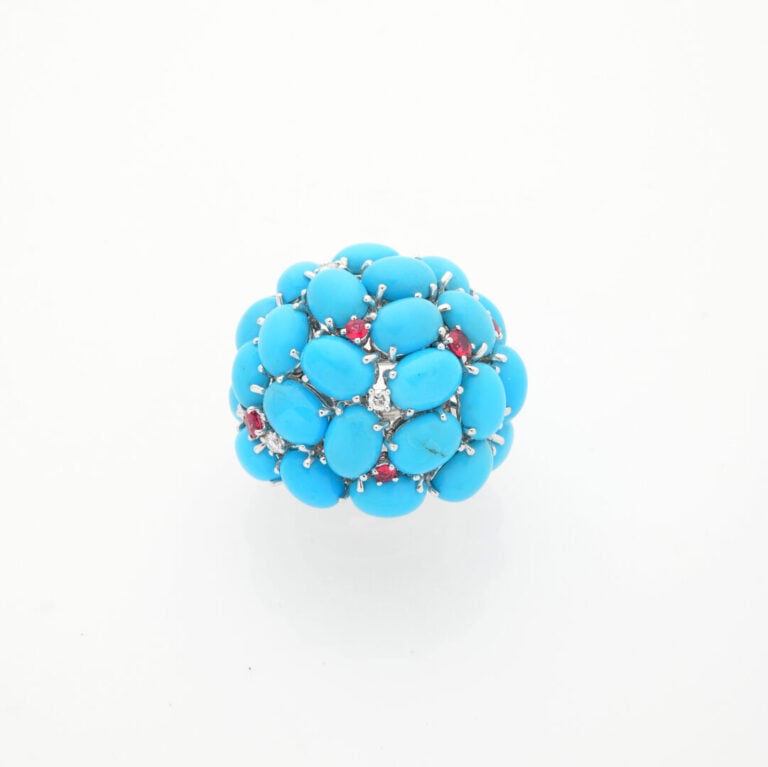 Importante BAGUE "boule" en or gris (750‰) serti de turquoises, spinelles et di…