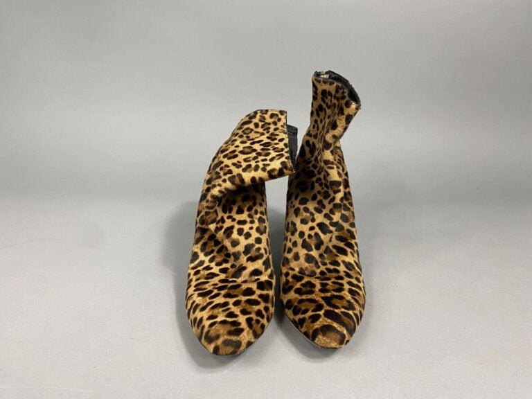 Jimmy CHOO - Paire de bottines à semelle compensée en cuir et motif léopard - F…