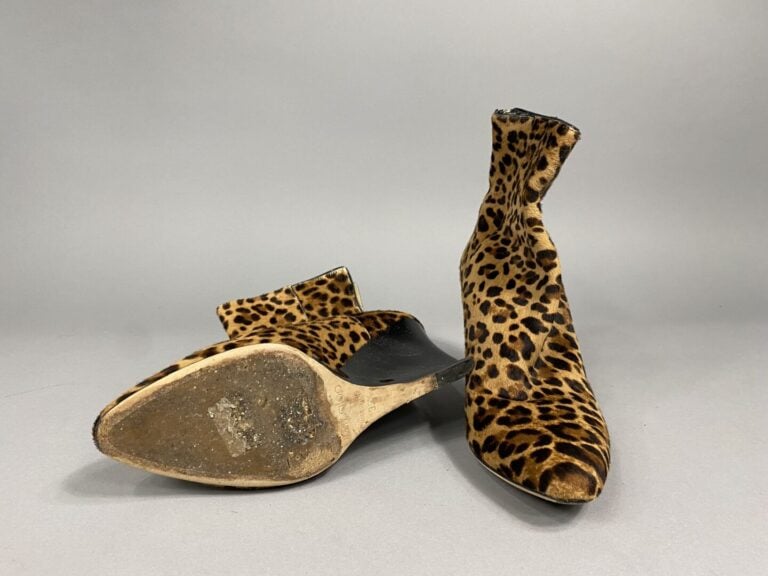 Jimmy CHOO - Paire de bottines à semelle compensée en cuir et motif léopard - F…