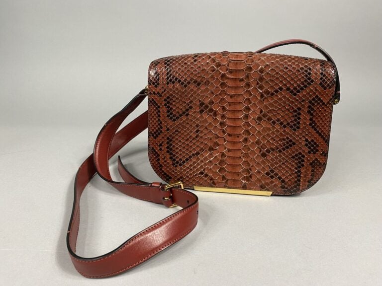 LANCEL - Sac « Bianca »en cuir bordeaux et python , bandoulière réglable en cui…