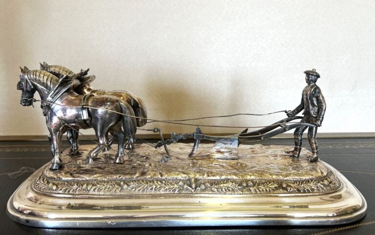 Le Laboureur - Groupe en bronze et métal argenté. - 11 x 28 x14 cm