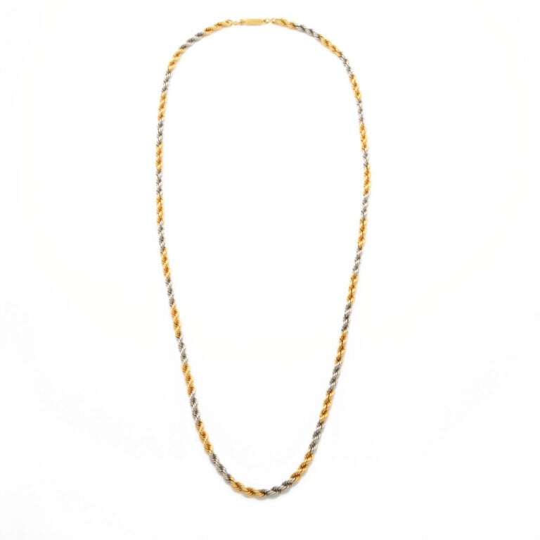 Long COLLIER en platine (950‰) et or jaune (750‰) à maille torsadée. - Travail…