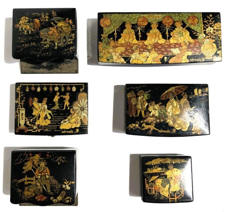 Lot de 6 boites en carton bouilli noir à décor doré chinoisant, Napoélon III, d…