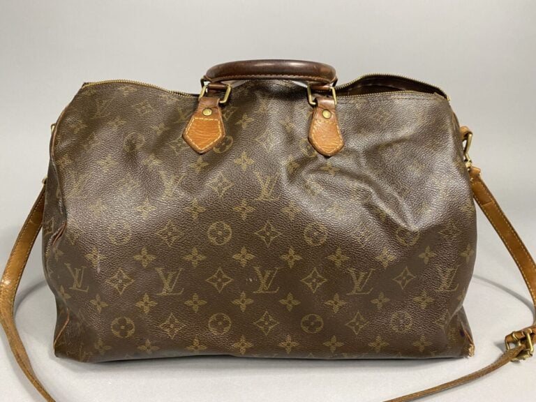LOUIS VUITTON - Année 2011 - Sac «Speedy bandoulière 40» en toile monogram et c…