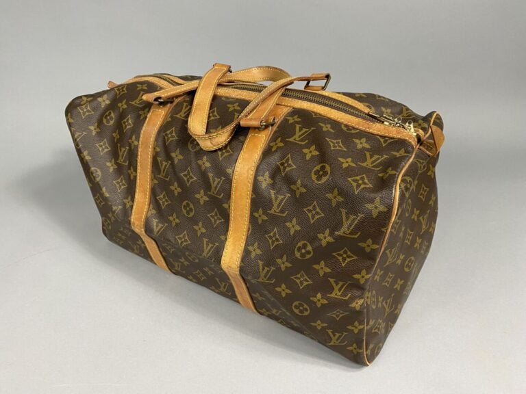 LOUIS VUITTON - Sac souple 45 cm en toile monogram et cuir naturel, double anse…
