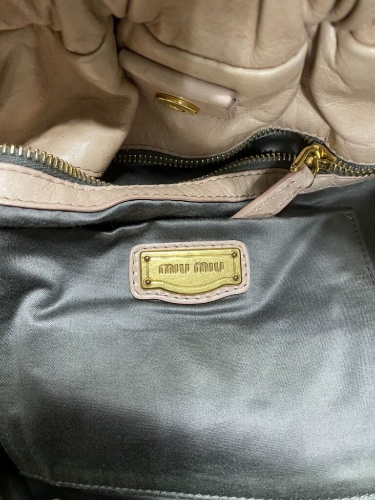MIU-MIU - Grand sac en cuir vieux rose, double poignée, bandoulière amovible en…
