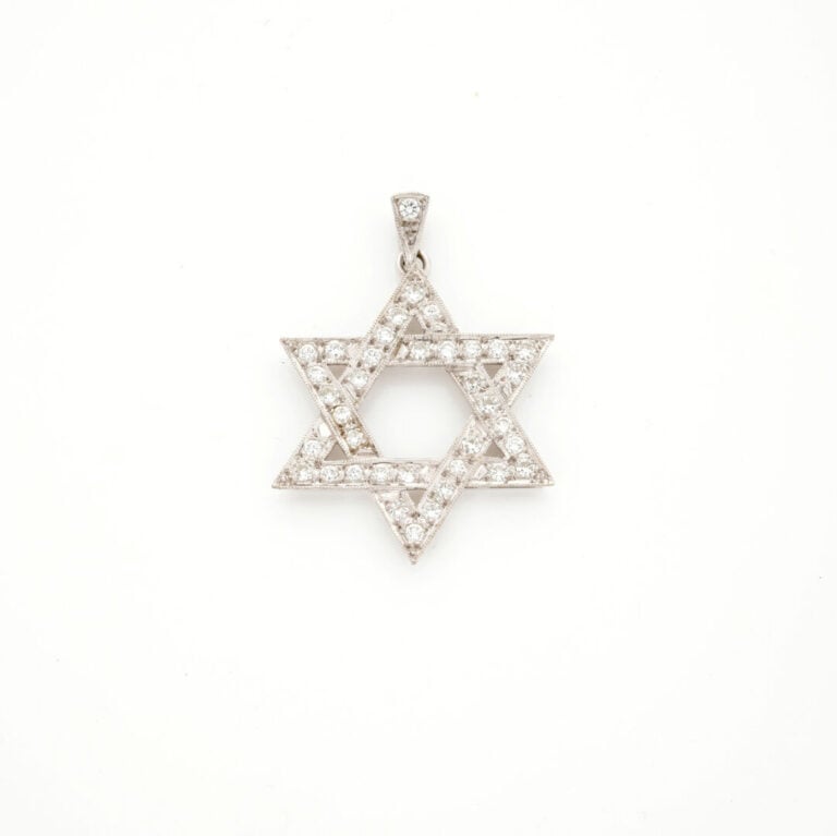 PENDENTIF "Etoile de David" en or gris (585‰) 14 carats, ajouré, serti de diama…