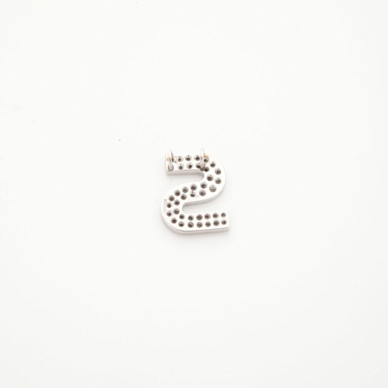 PENDENTIF lettre "S" en or gris (750‰) pavé de diamants taille brillant - Dim.:…