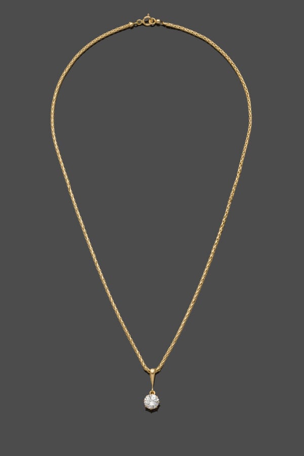 PENDENTIF solitaire et sa chaîne à maille palmier en or jaune (750‰) retenant u…
