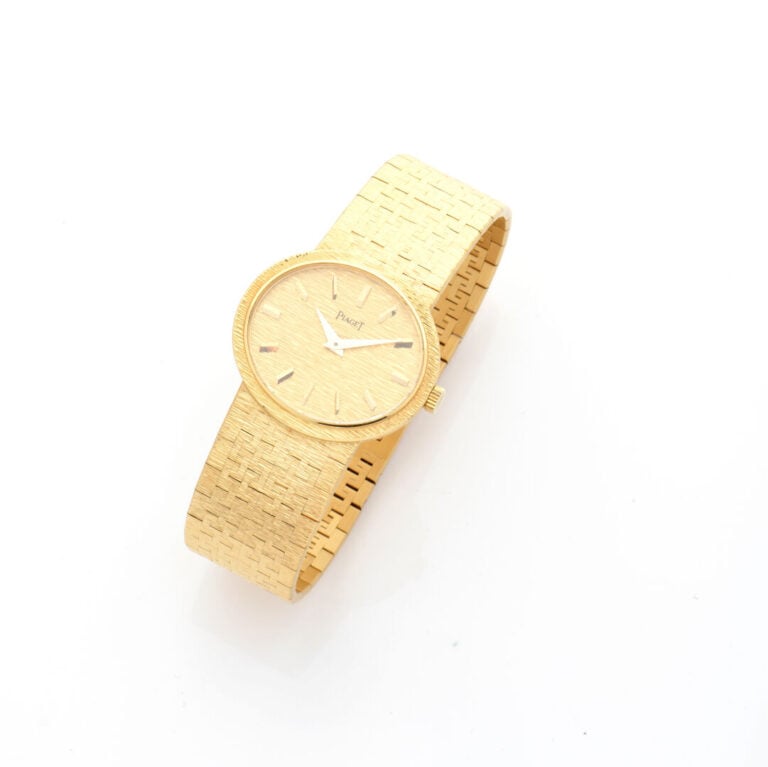 PIAGET - BRACELET MONTRE ovale de dame, modèle "Dancer" en or jaune (750‰) fine…