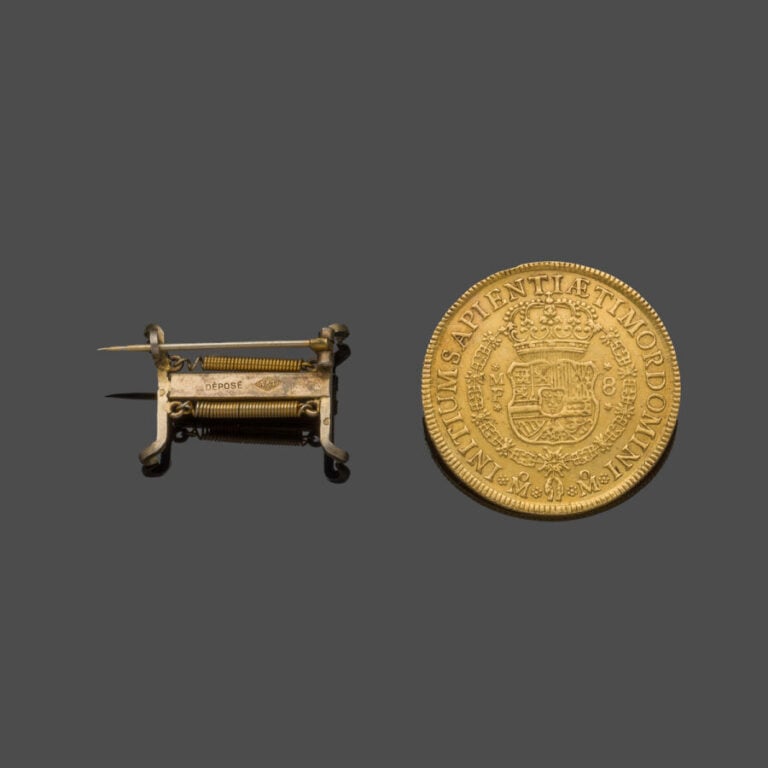 PIECE de 8 escudos Philip V Mexique (datée 1745), en or (917‰). - Diam. : 3,7 c…