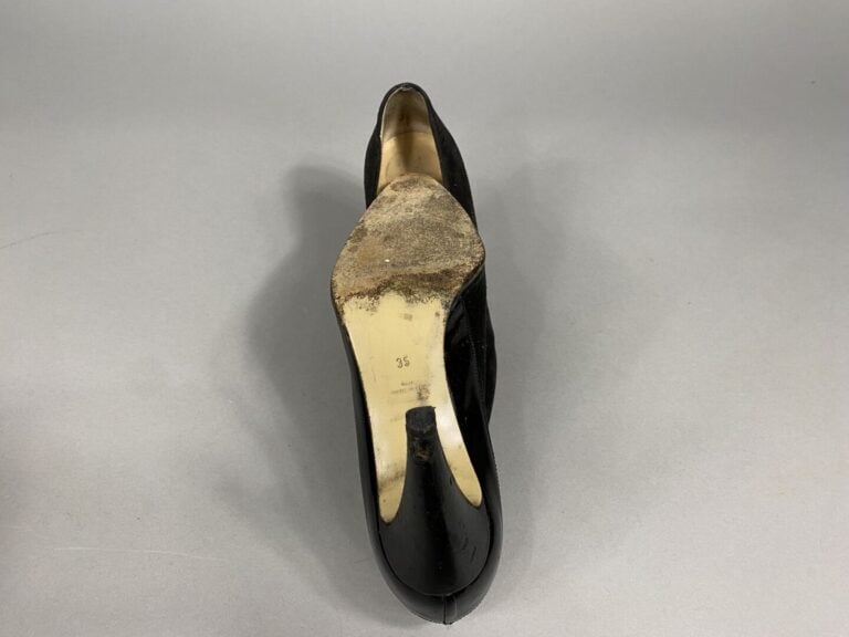 Walter STEIGER - Paire d'escarpins à bout pointu en daim et cuir verni noir - P…
