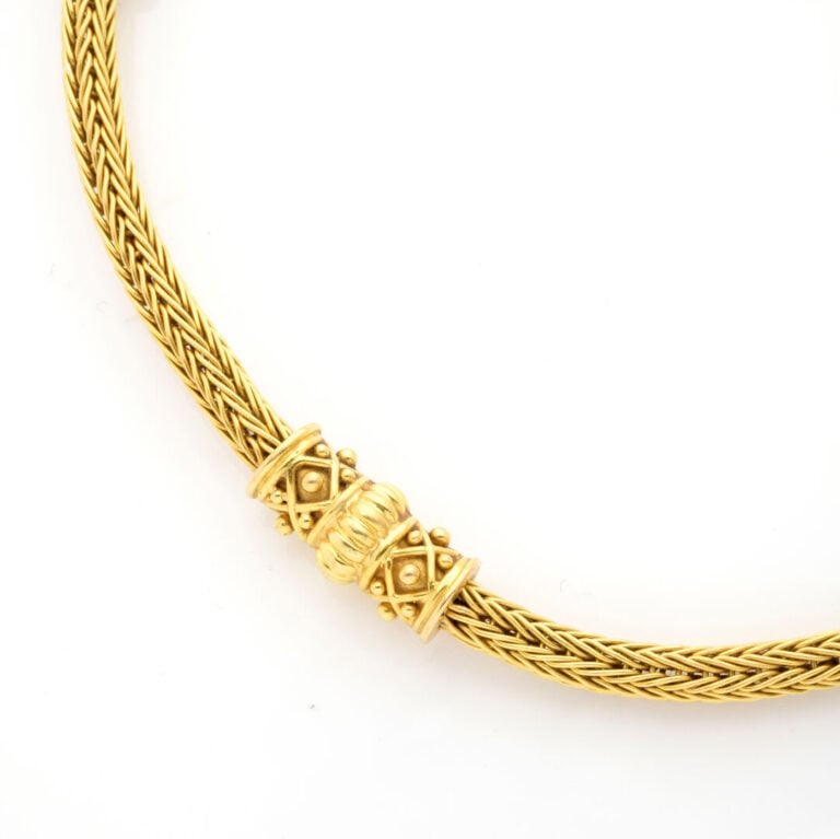 ZOLOTAS - COLLIER souple en or jaune (750‰) à section tubulaire agrémenté de ci…