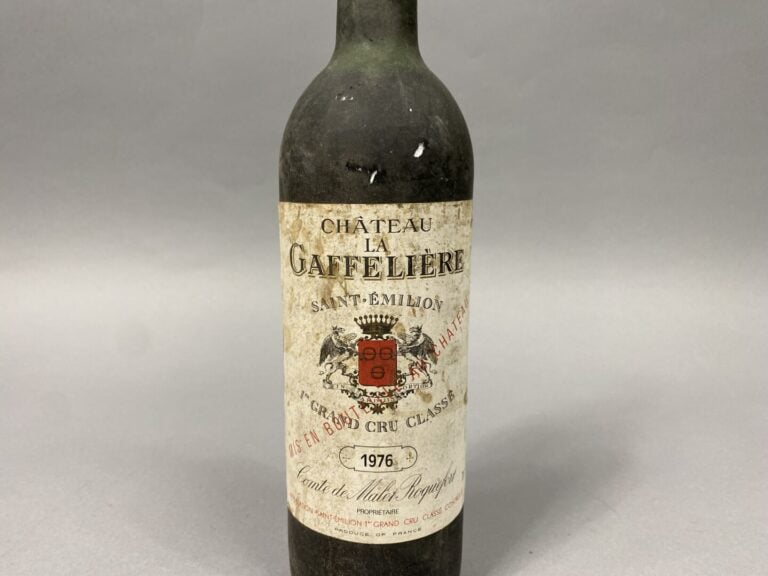 1 bouteille Château la Gaffelière, Saint-Emilion, 1976 - (bas épaule, étiquette…