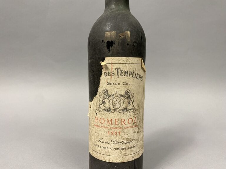 1 Bouteille Pomerol, Clos des Templiers 1957 - (haut épaule, étiquette déchirée…