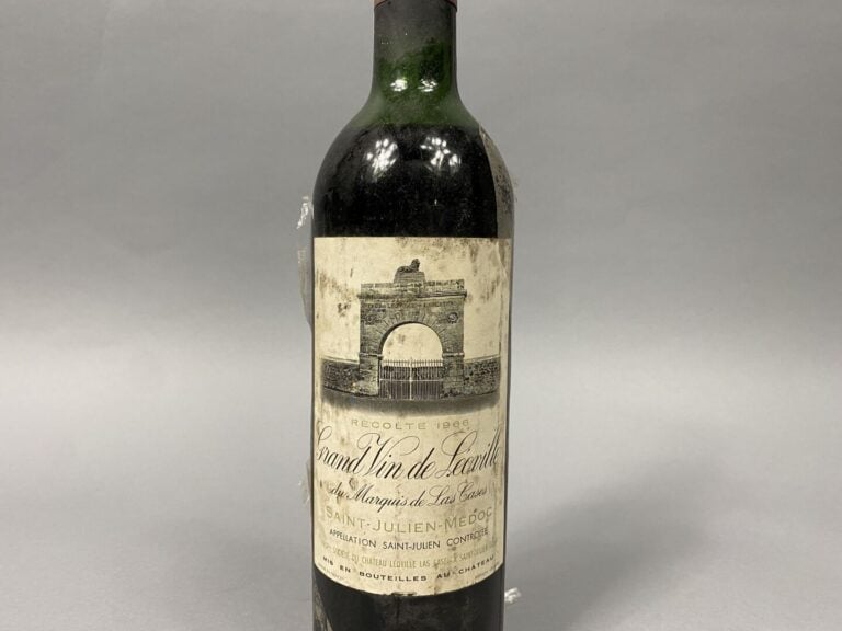 2 bouteilles Grand vin de Léoville du Marquis de Las Cases, 1966 Saint-Julien M…