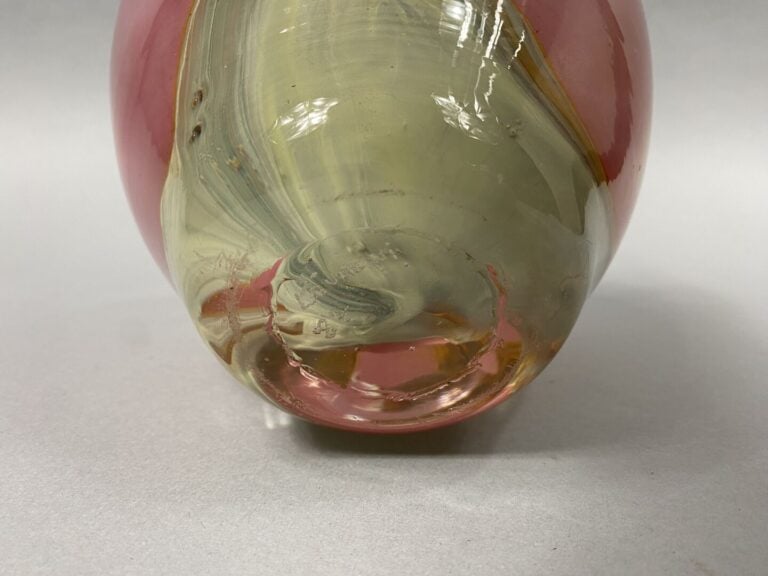 Ada LOUMANI (née en 1959) - Vase ovoïde en verre soufflé à décor intercalaire p…