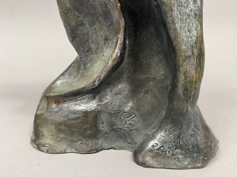 CHAUFOUR (XXe) - Silhouette - Sculpture en bronze - Signée, datée 2002 - H : 27…