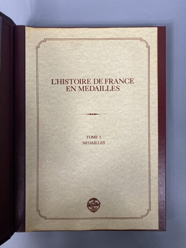 Collection de deux albums comprenant : - - L'histoire de France en medailles, t…