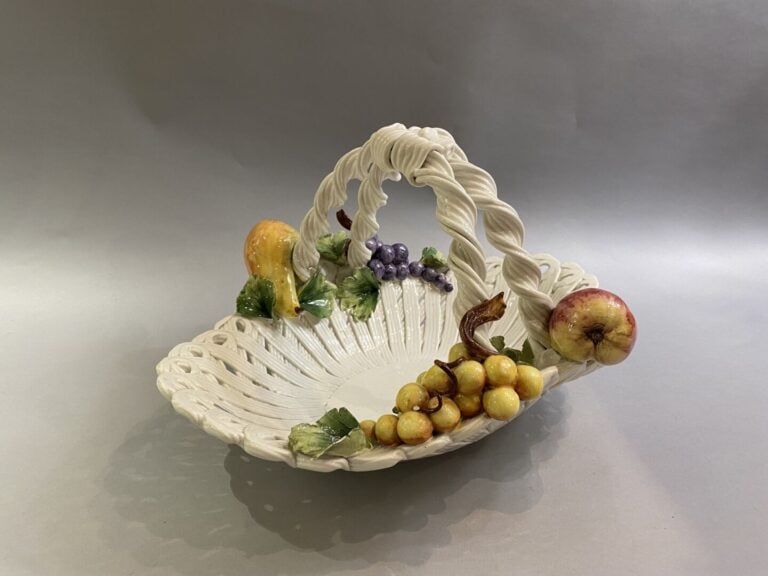 Corbeille à fruits en barbotine polychrome - H: 25.5 cm