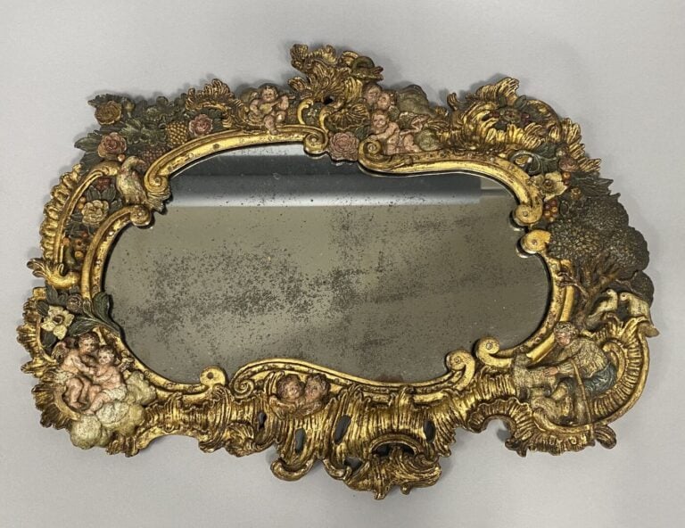 Dans le style de Louis XV - Paire de miroirs en bois mouluré sculpté à riche dé…