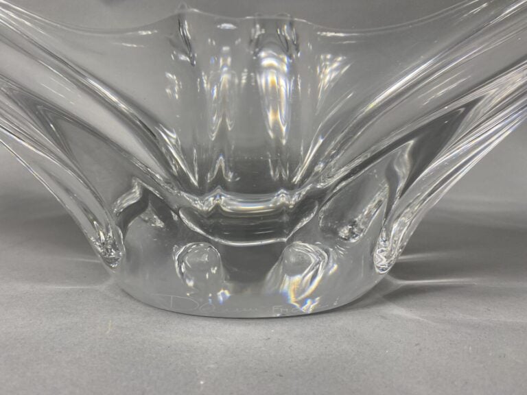 DAUM France - Coupe en cristal moulé pressé de forme étirée - Signée - 20 x 78.…