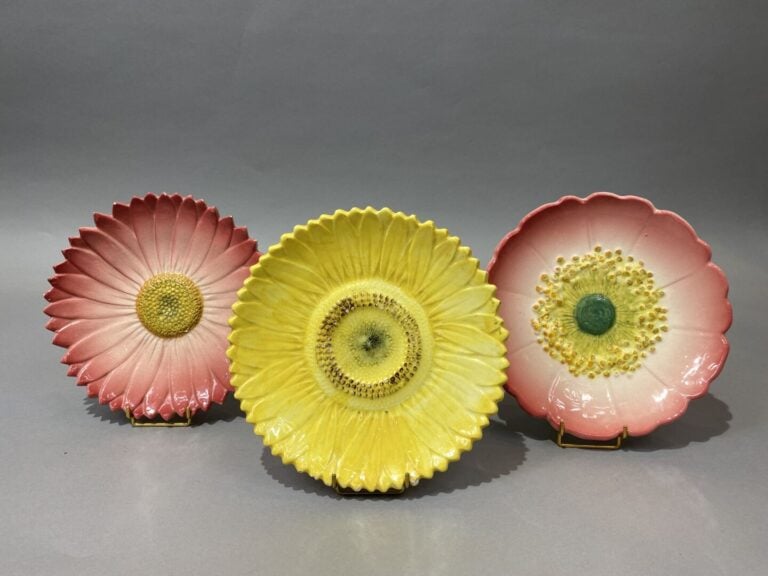 DELPHIN MASSIER - Ensemble de trois coupes fleurs en faïence émaillée - Tamponn…