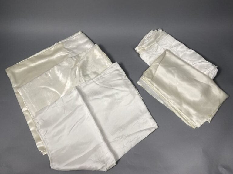 Ensemble de 5 doublures de nappes en satin blanc - 375 x 180 cm - 175 x 178 cm…