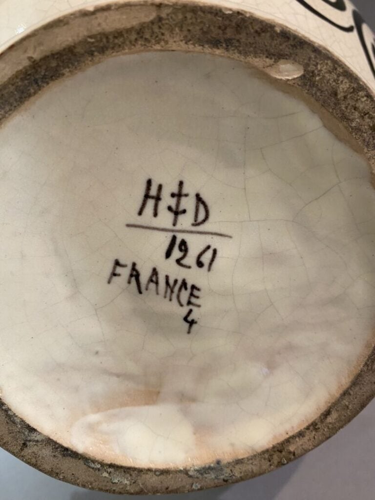 Henri DELCOURT - Important vase en en céramique émaillée dans les tons beige et…