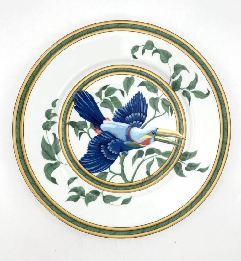 HERMES - Partie de SERVICE DE TABLE, modèle "toucan" comprenant 8 petites assie…