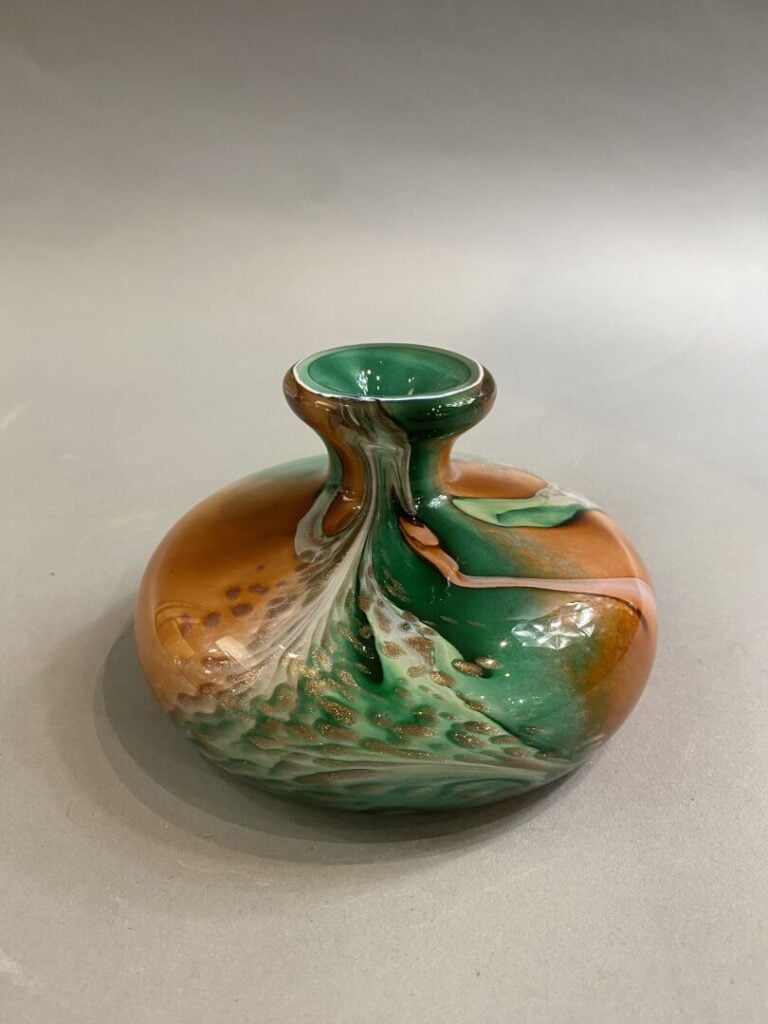 Jean Michel OPERTO - SILICE Création - Vase soliflore à corps renflé en verre s…