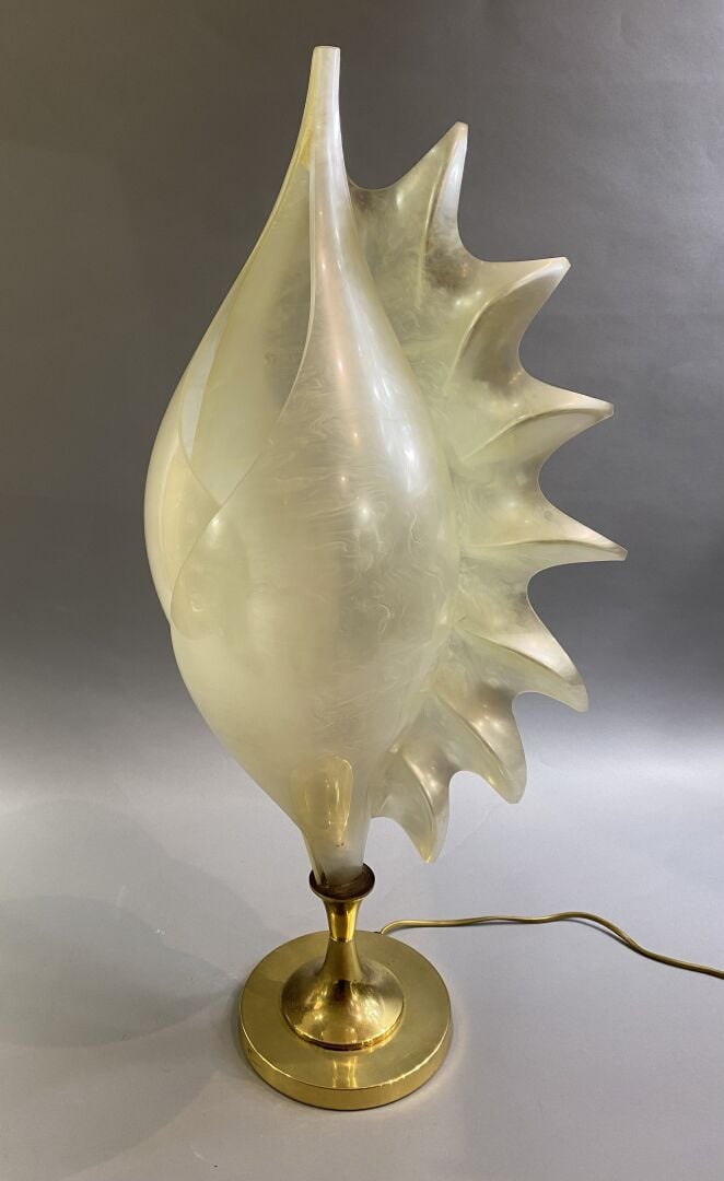 Laurent ROUGIER (XXe), attribué à - Lampe de table en forme de coquillage en ac…