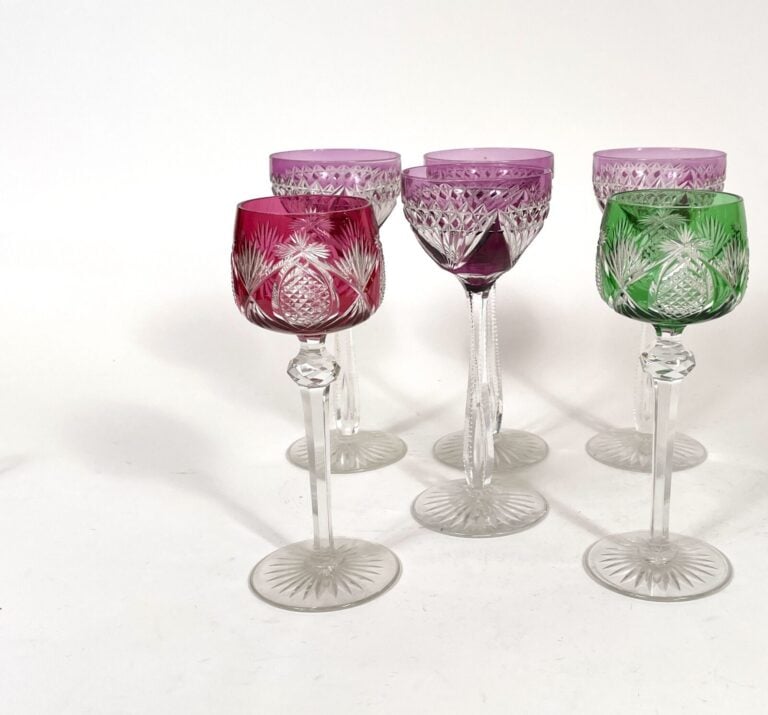 Lot de 6 VERRES A VIN DU RHIN de couleurs en cristal gravé - On joint 6 VERRES…