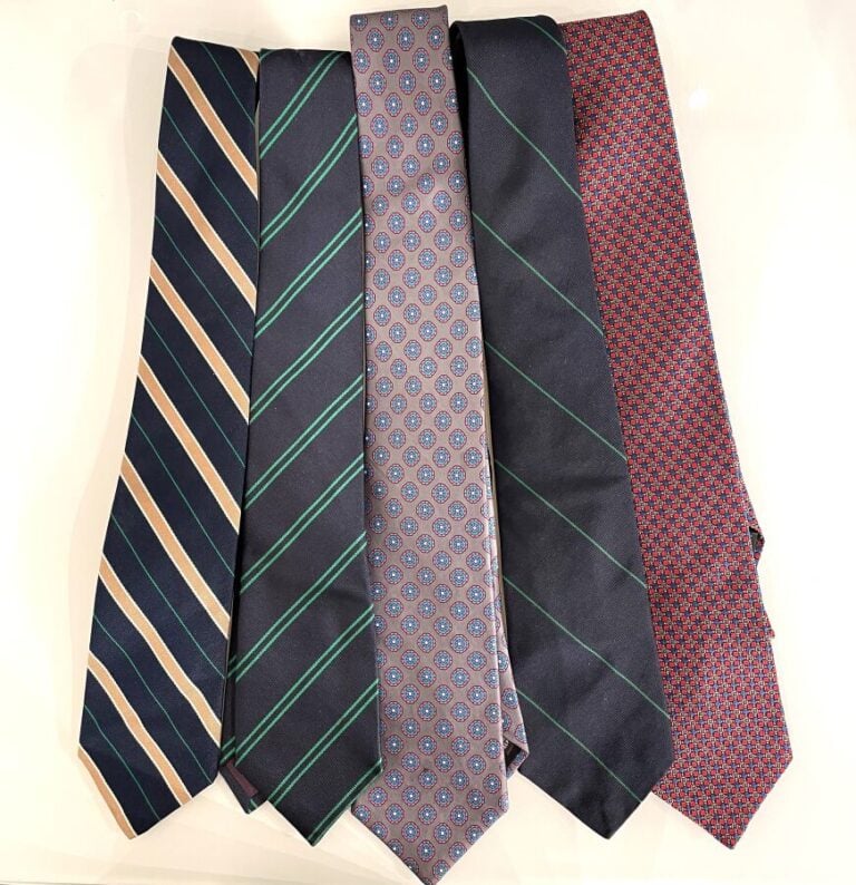 Lot de 9 cravates en soie, de marques diverses dnt John Ashford Lord & Taylor,…