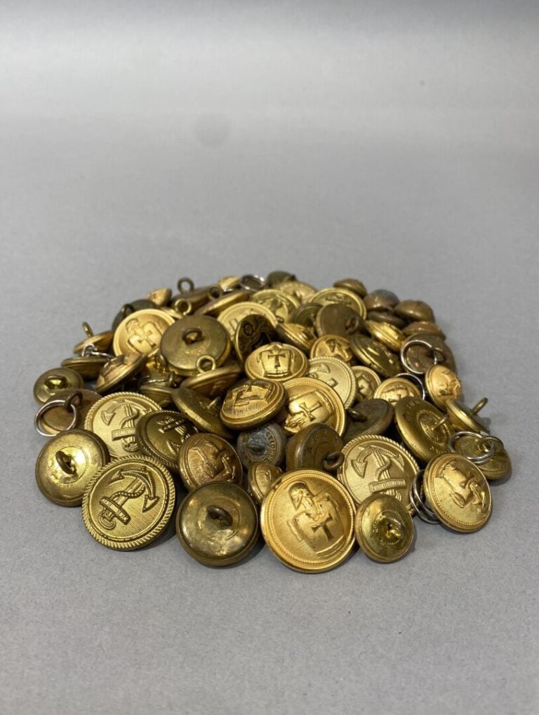 Lot de boutons dorés de la marine allemande kriegsmarine - (usures)