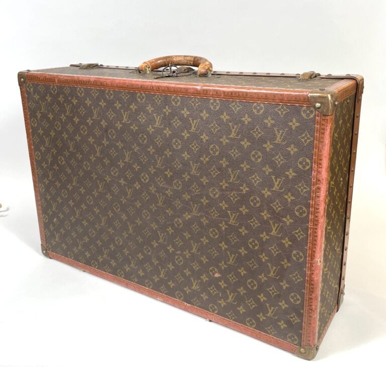 Louis VUITTON - VALISE rigide 42 x 60 x17 cm (en état d'usage)