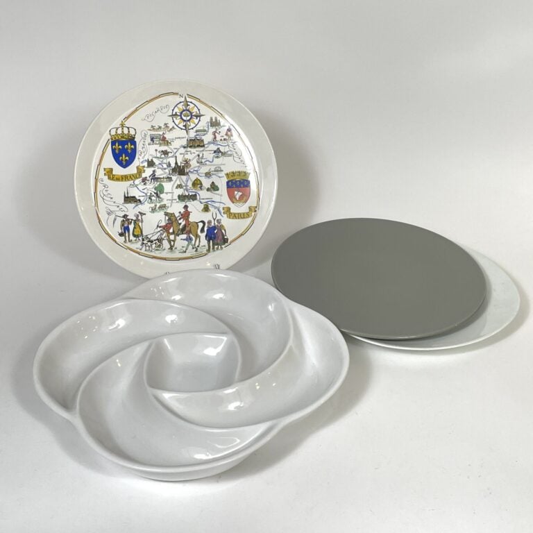 LUNEVILLE/CHASSAGNAC - Plat circulaire en faïence "Ile de France" - On joint :…