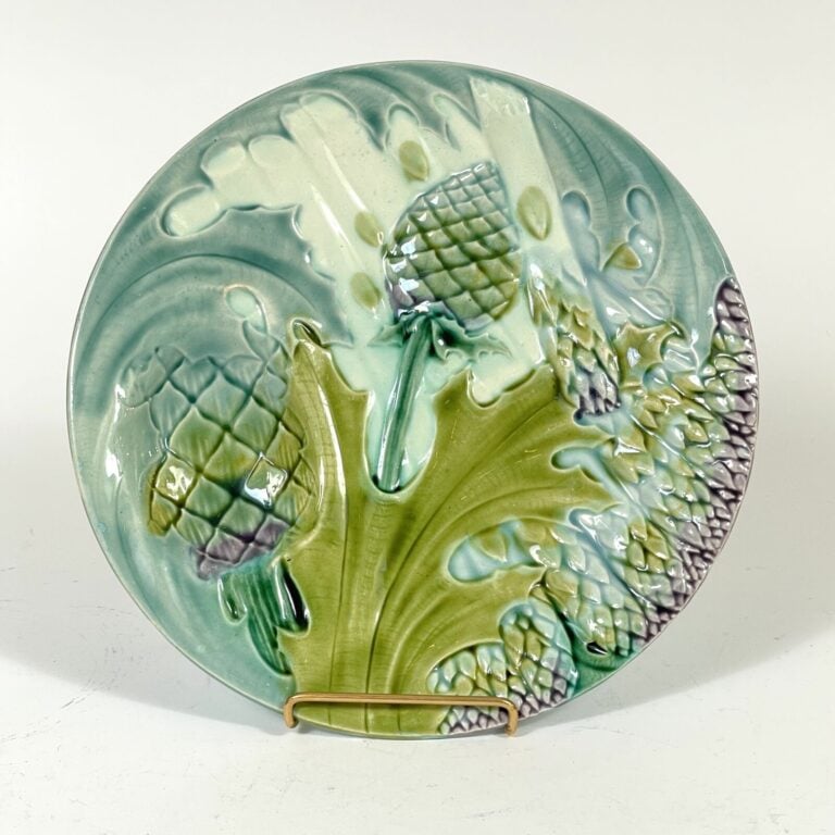 LUNEVILLE.K&G - 12 ASSIETTES en faïence émaillée polychrome à décor en relief d…