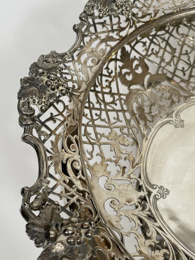 MAPPIN and WEBB - Important panier à fruits en argent 925 0/00 ajouré à décor d…
